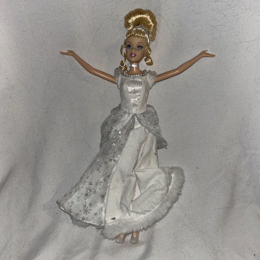 DISNEY PRINCESS - CINDERELLA SPECIAL EDITION With Dress & Shoes‎ F1